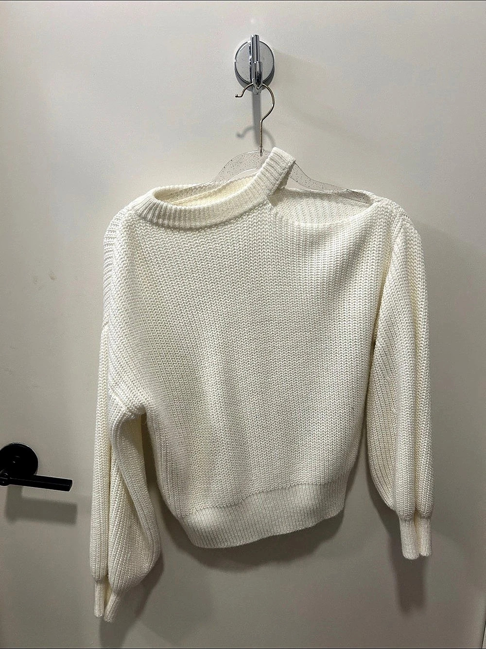 Commense Cross-Over Collar Cold-Shoulder Sweater White Small